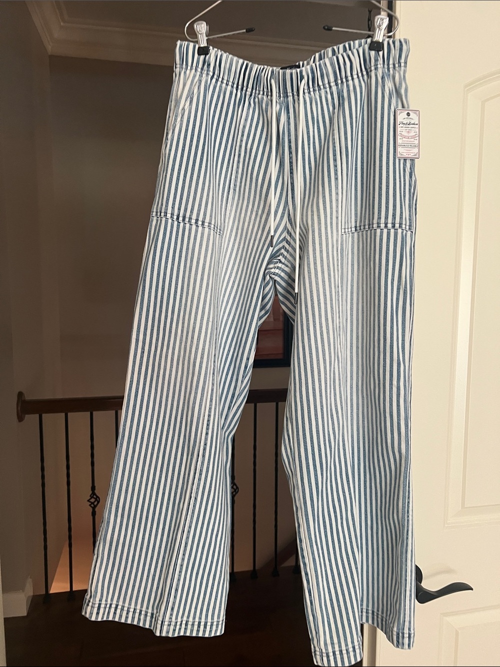 Flag & Anthem, Striped Wide-Leg Pants in Blue and White. Size Misses Large